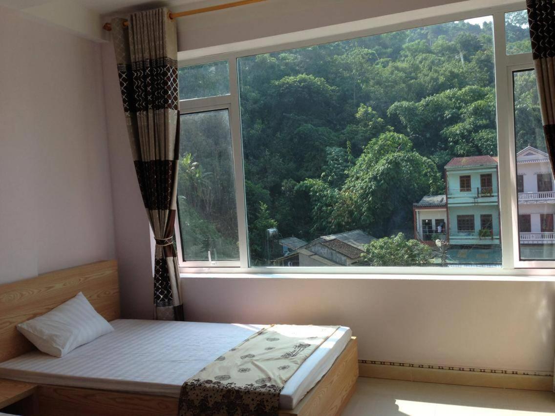 Quy Anh Hotel Bao Lac Town エクステリア 写真