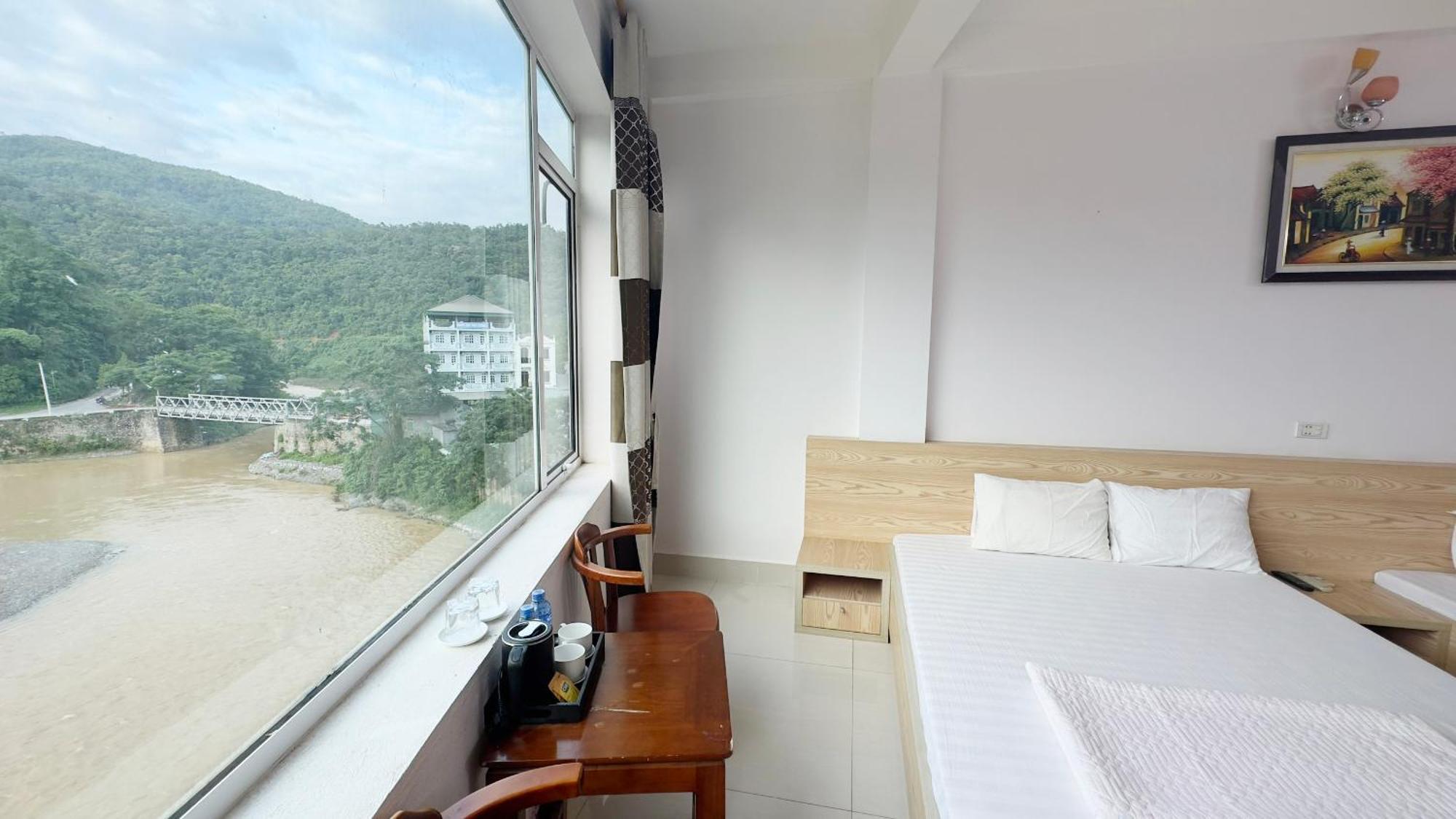 Quy Anh Hotel Bao Lac Town エクステリア 写真