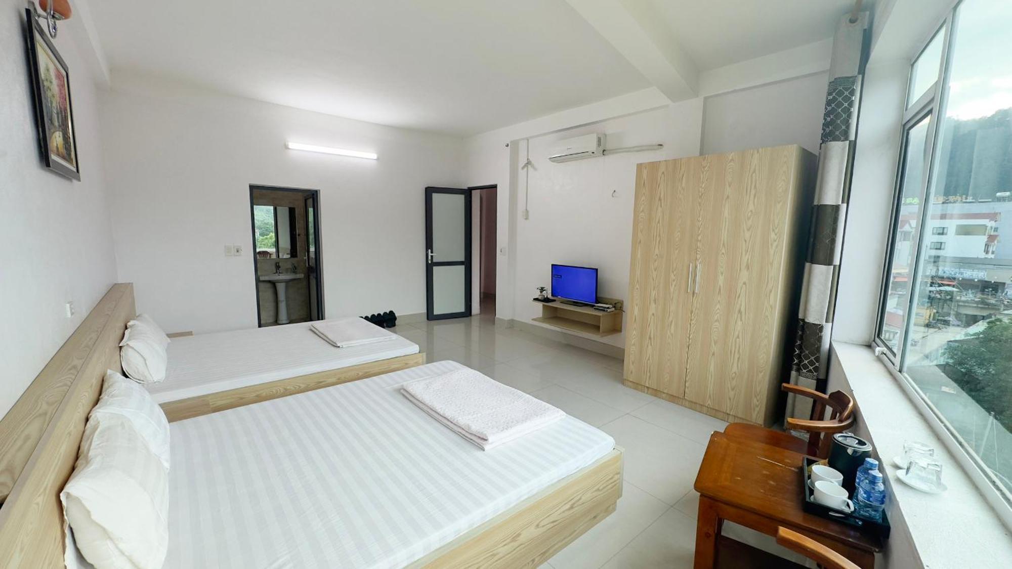 Quy Anh Hotel Bao Lac Town エクステリア 写真