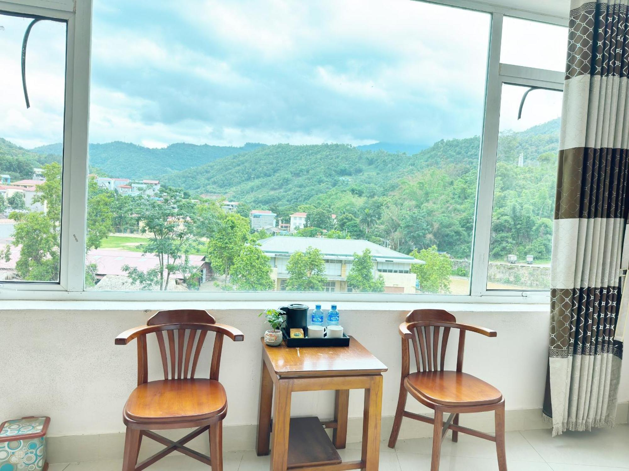 Quy Anh Hotel Bao Lac Town エクステリア 写真