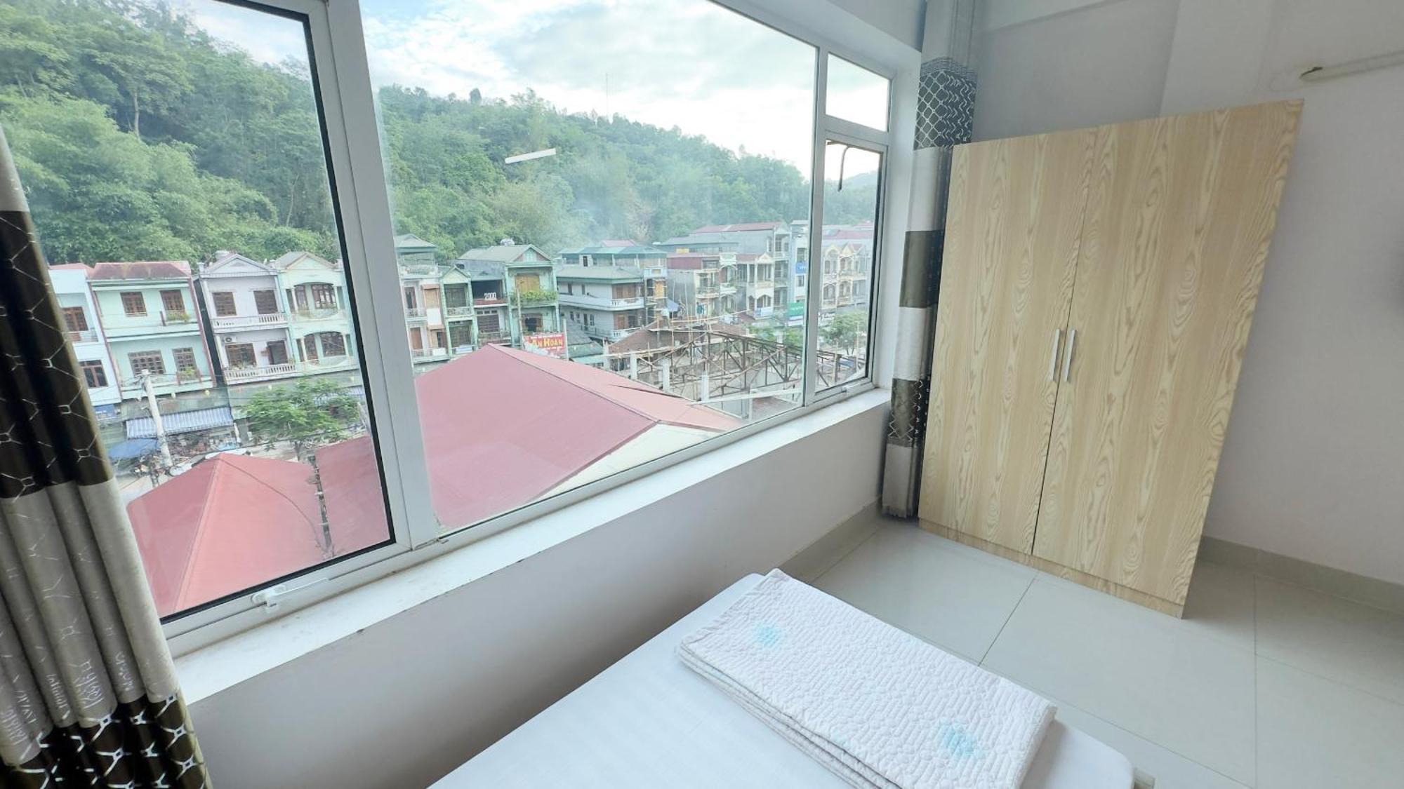 Quy Anh Hotel Bao Lac Town エクステリア 写真