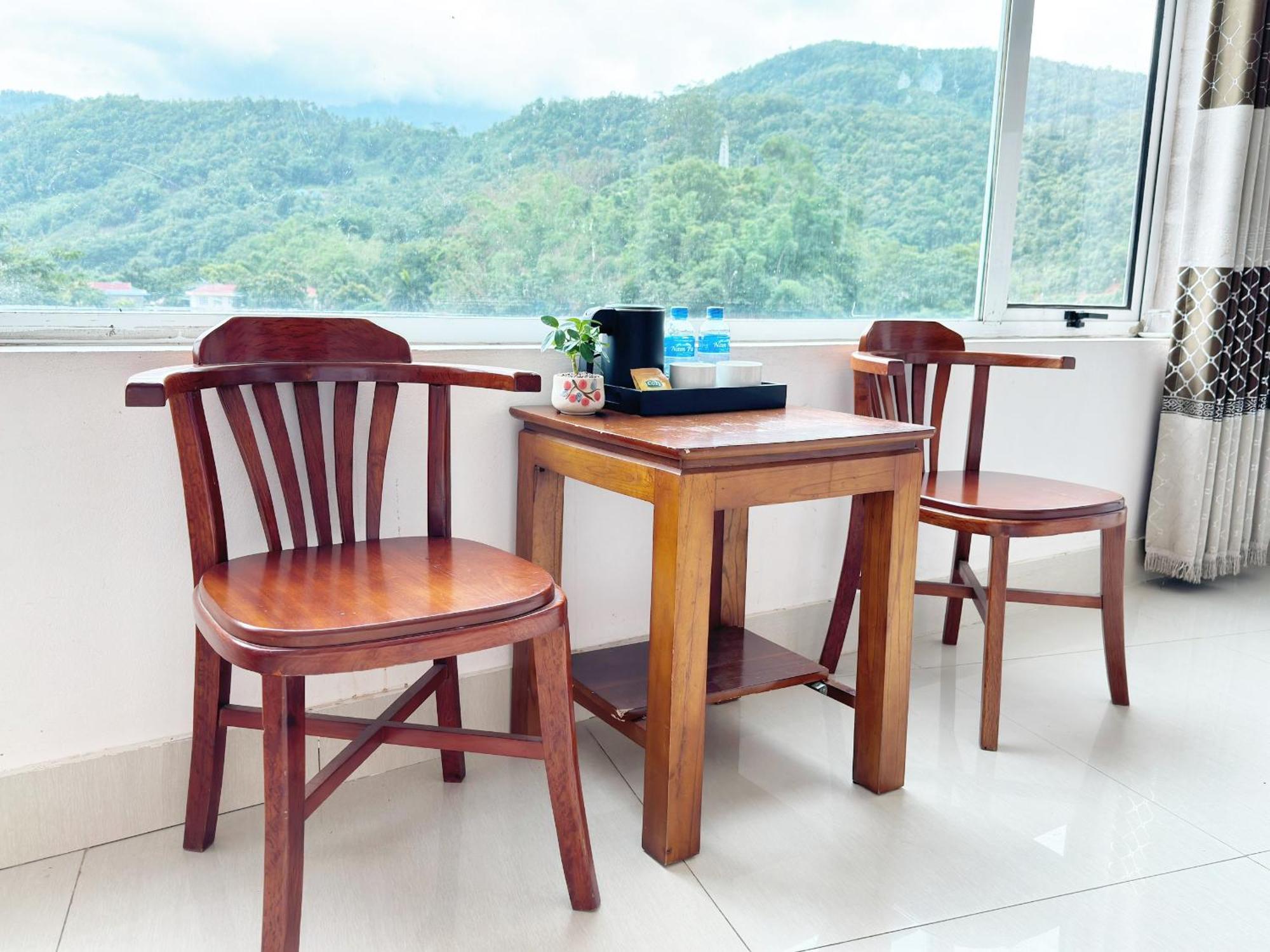 Quy Anh Hotel Bao Lac Town エクステリア 写真