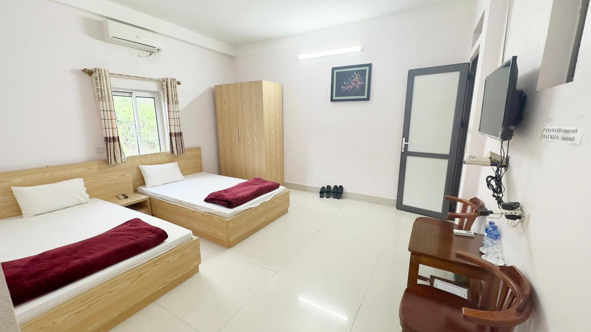Quy Anh Hotel Bao Lac Town エクステリア 写真
