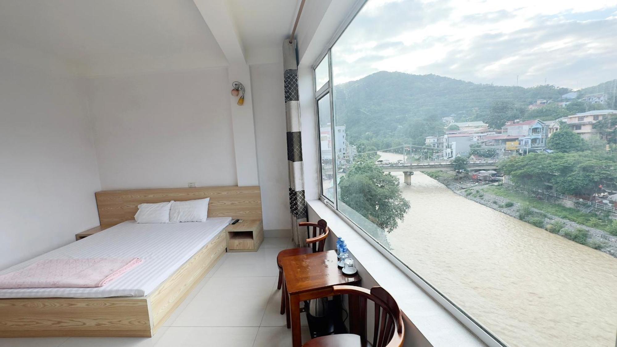 Quy Anh Hotel Bao Lac Town エクステリア 写真