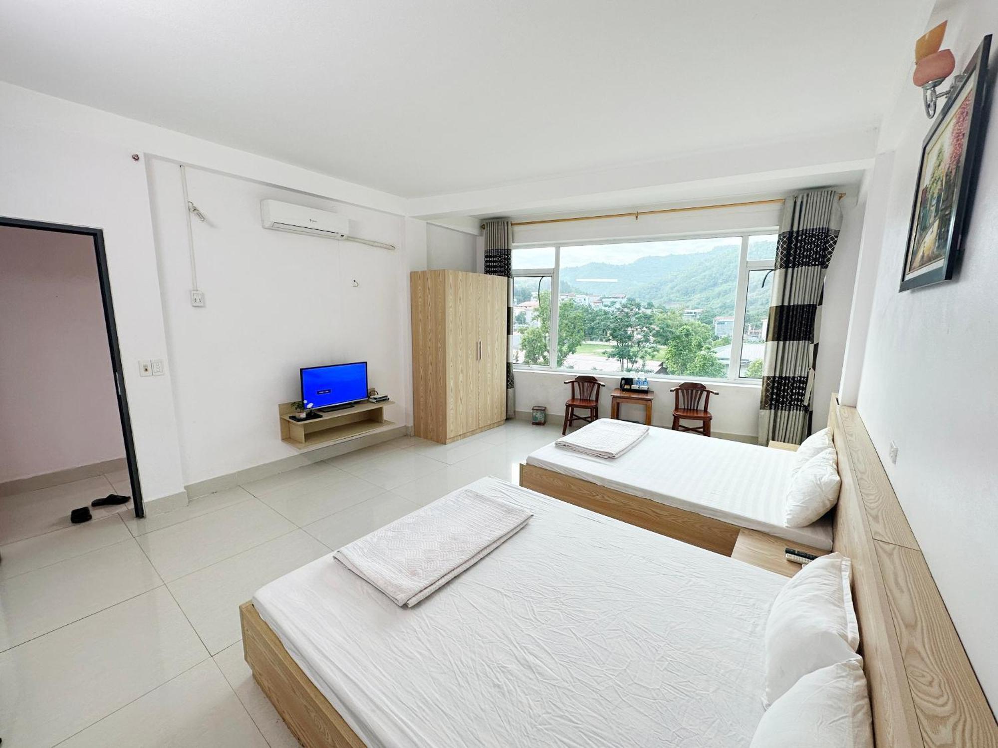 Quy Anh Hotel Bao Lac Town エクステリア 写真