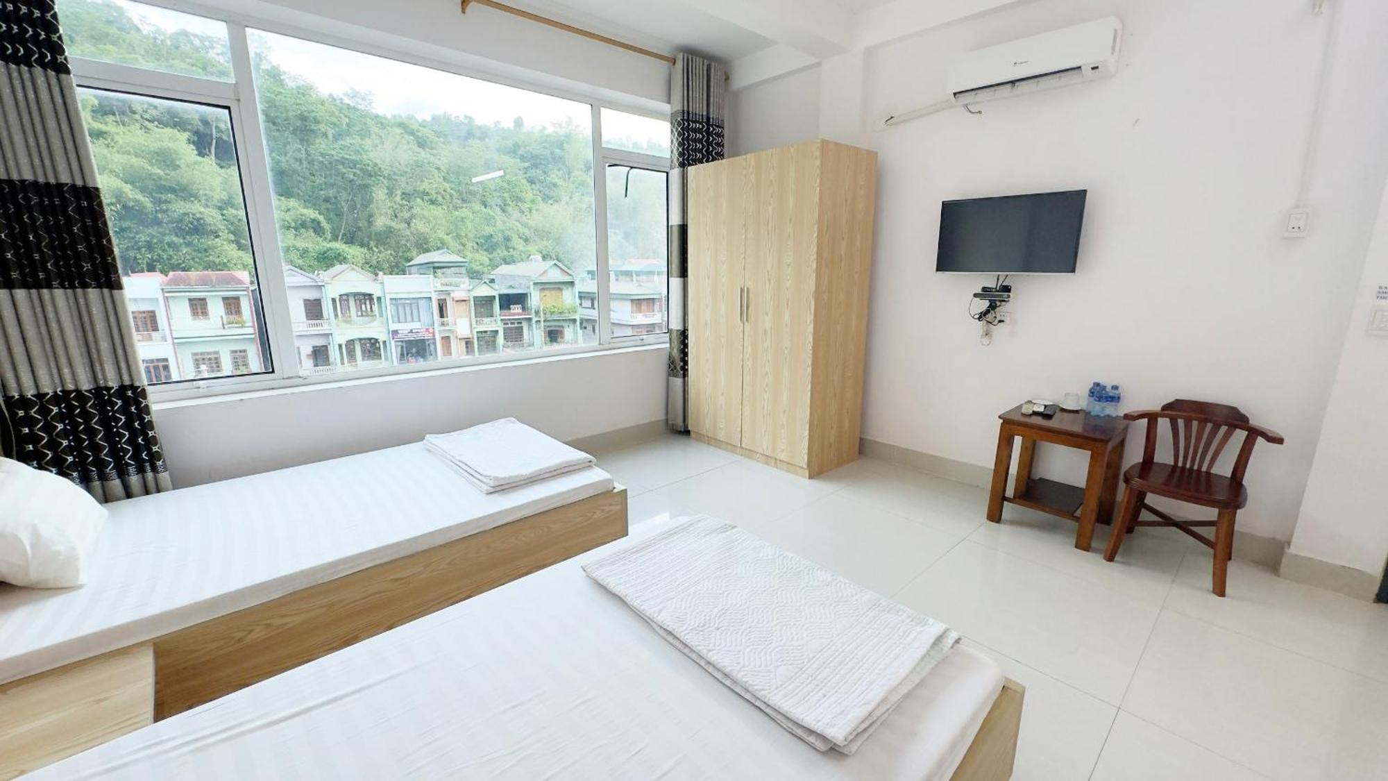 Quy Anh Hotel Bao Lac Town エクステリア 写真