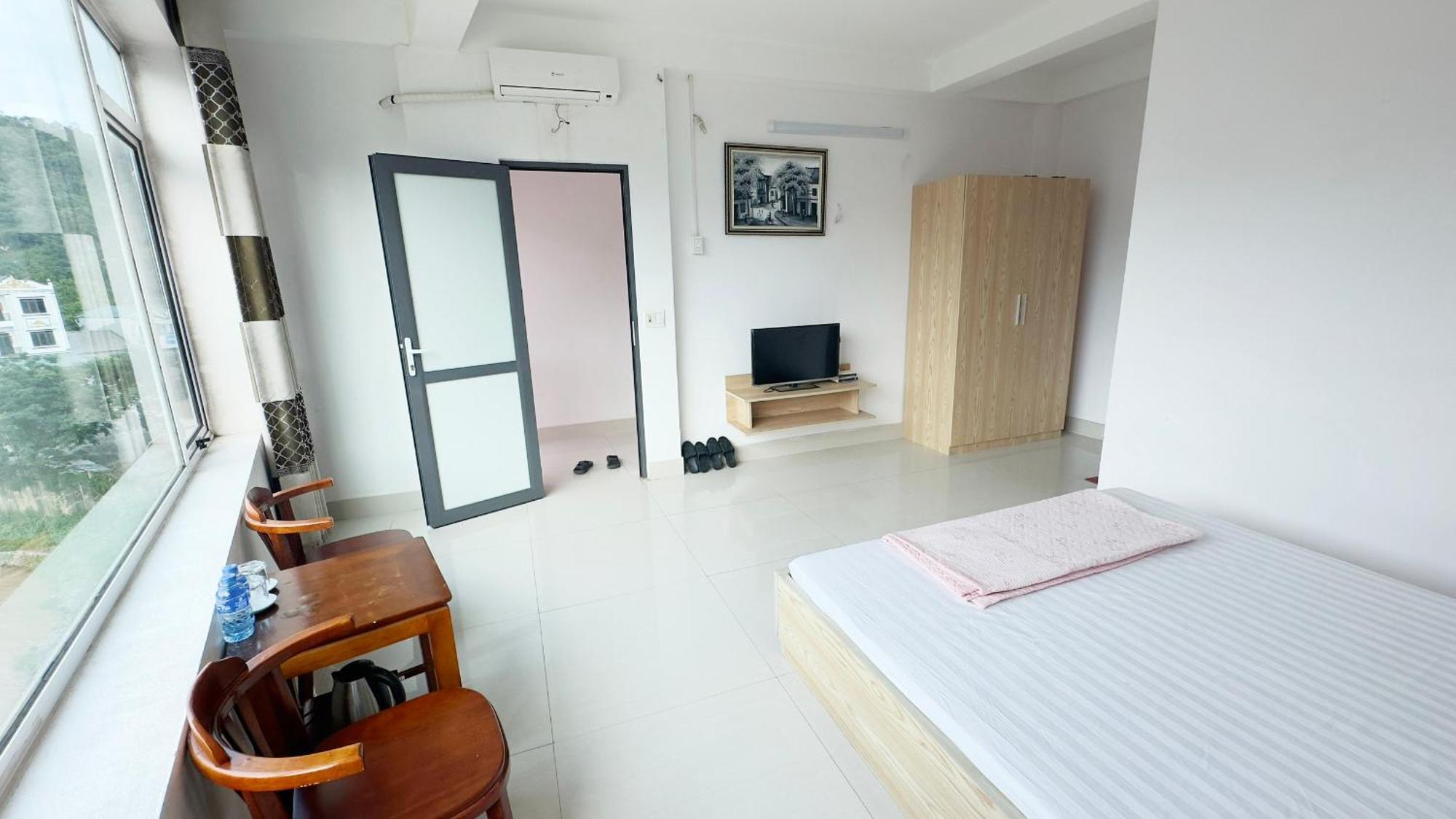 Quy Anh Hotel Bao Lac Town エクステリア 写真