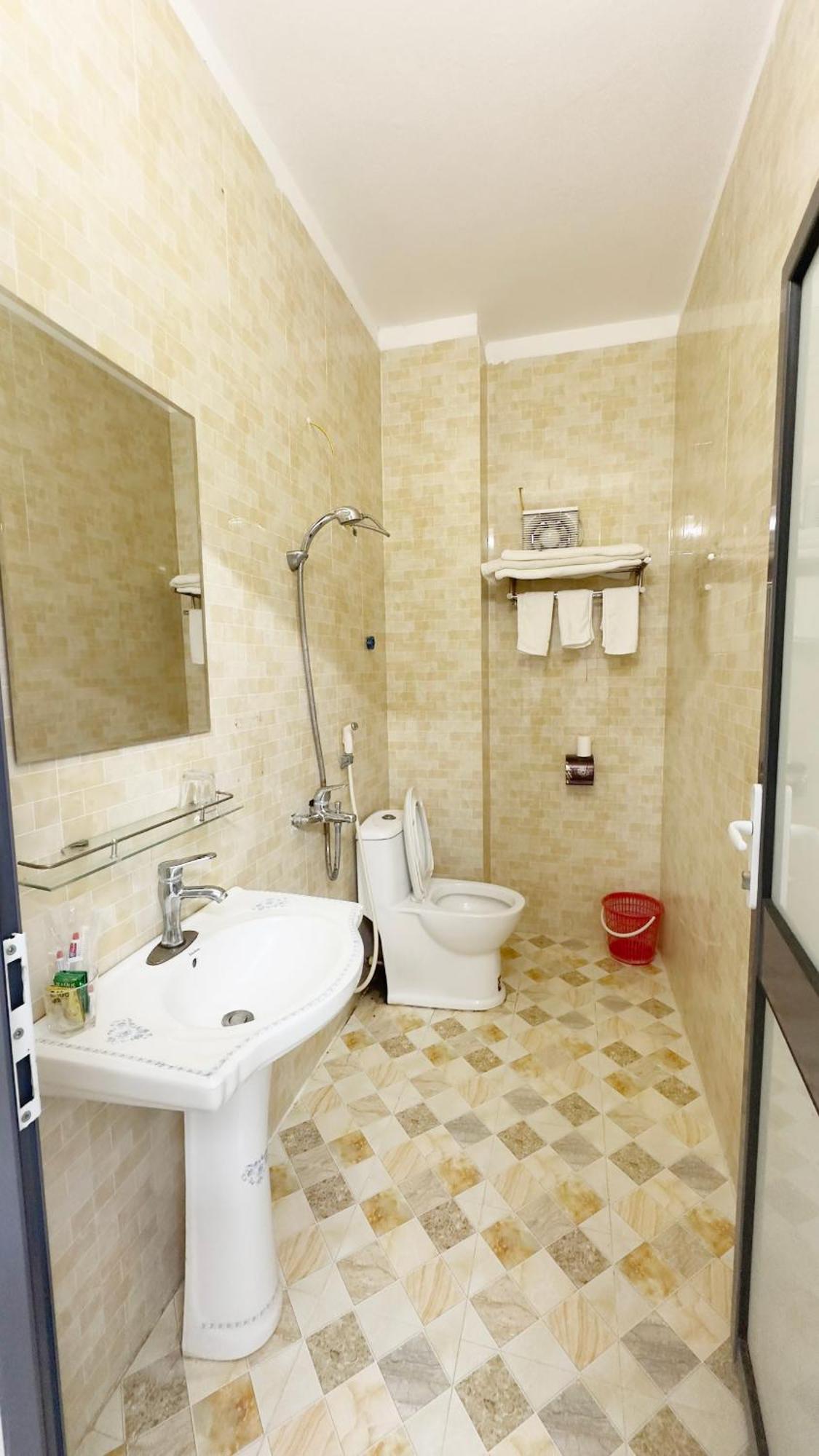 Quy Anh Hotel Bao Lac Town エクステリア 写真