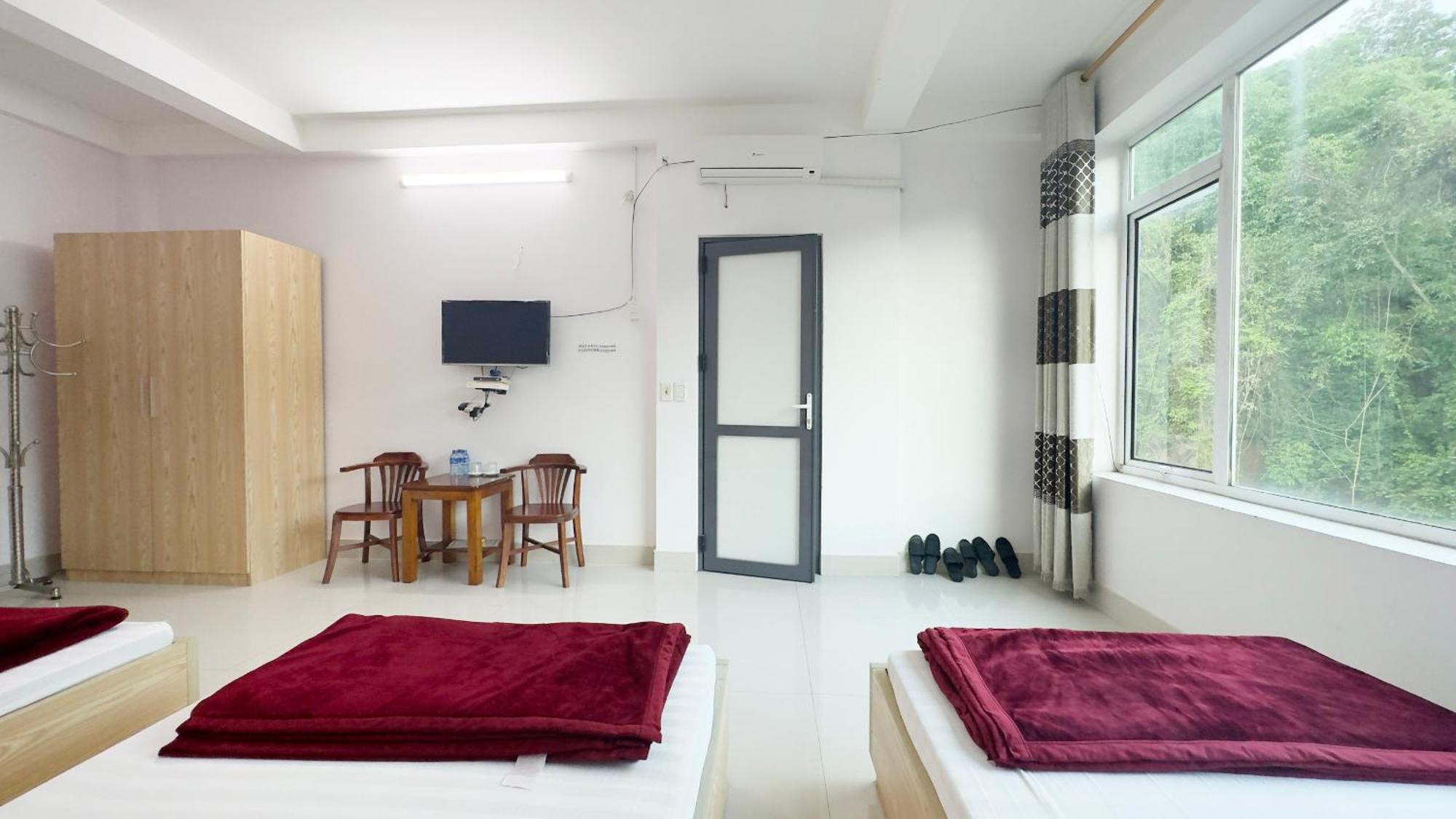 Quy Anh Hotel Bao Lac Town エクステリア 写真