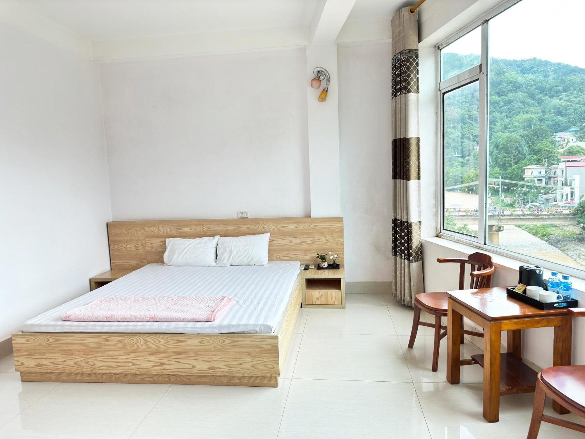 Quy Anh Hotel Bao Lac Town エクステリア 写真